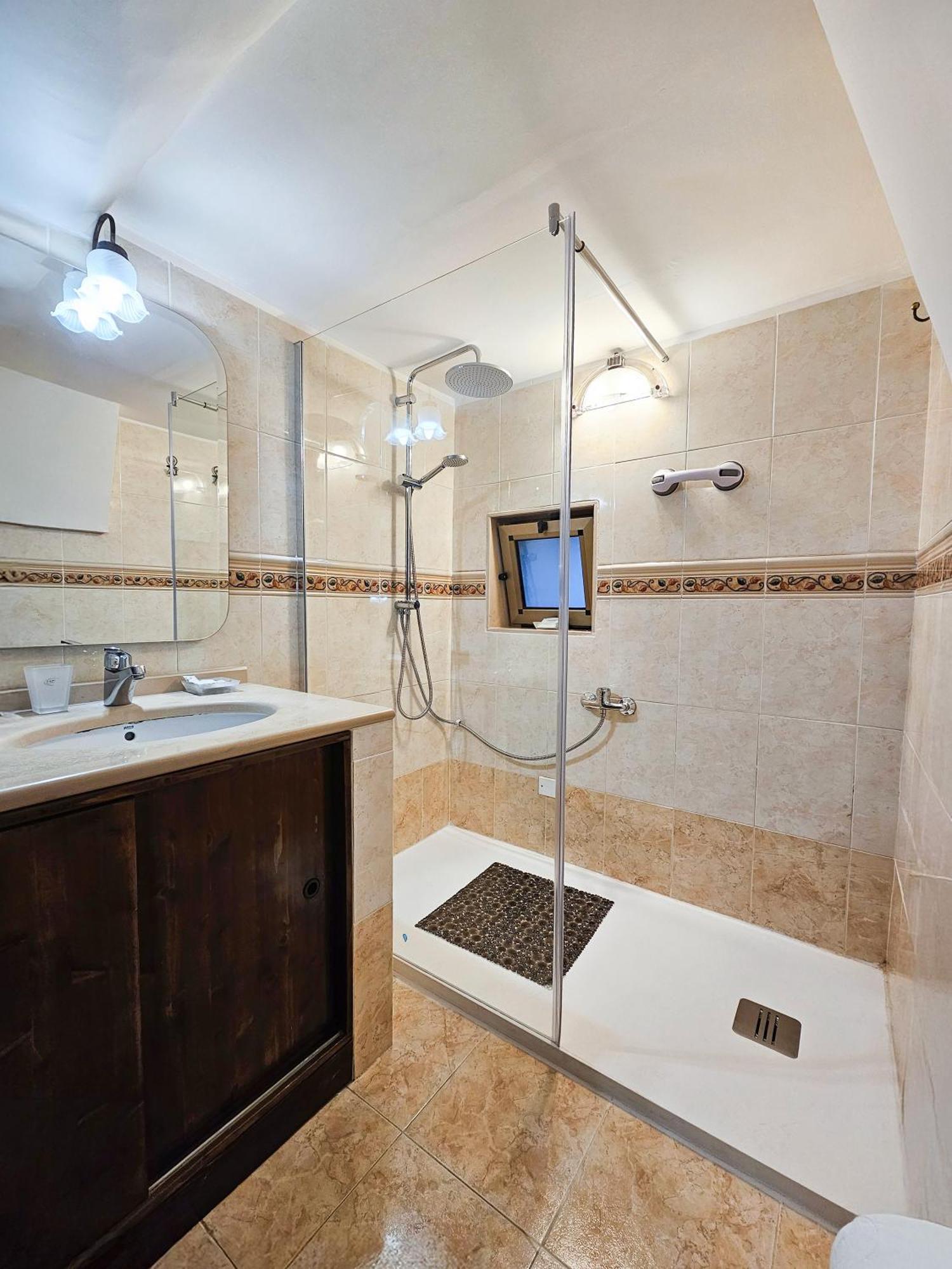 Cozy Classical Residence In The City Center Бари Екстериор снимка